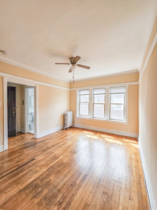 Building Photo - 4445 N Damen Ave