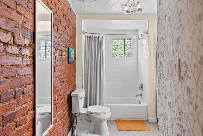 Building Photo - Charming Row Home | 2 Bed | 1 Bath | 950 Sf | Fenced Backyard | 2 Surface Parking Spaces