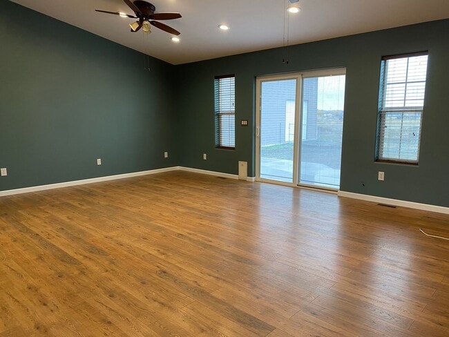 Building Photo - Spacious 3 BR 2 BA 2 Car garage on acreage