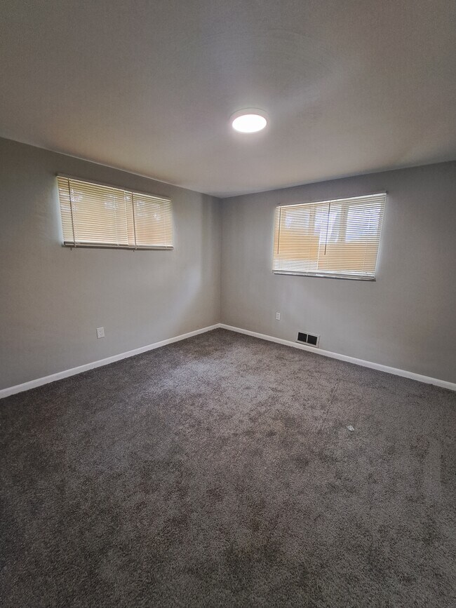 Building Photo - 517 Brinwood Ave