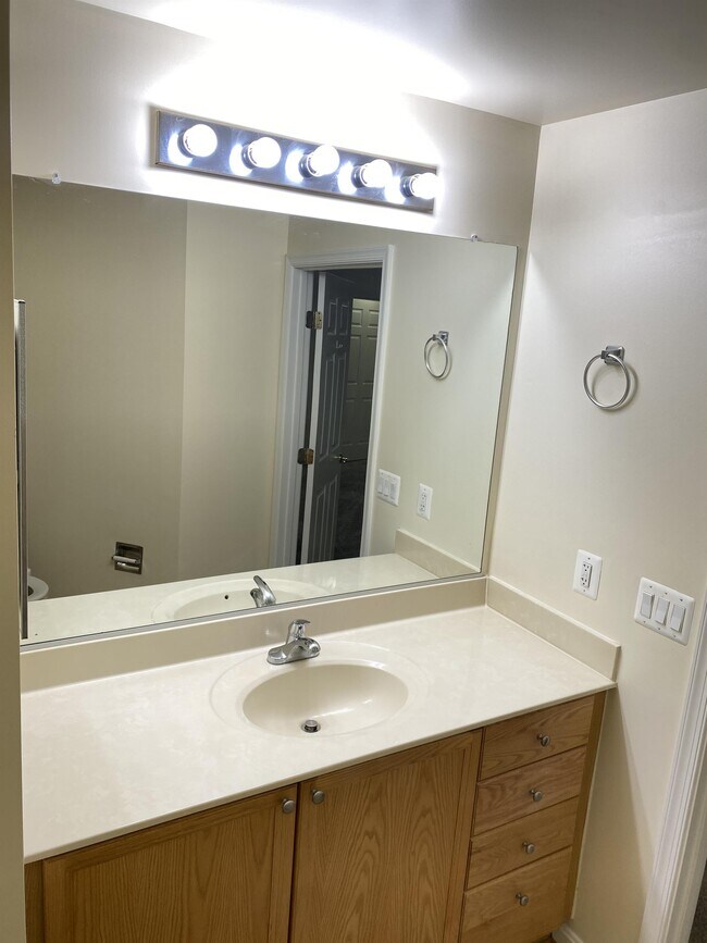 Building Photo - 597 Cawley Dr