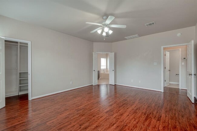 Building Photo - 211 Hanstrom Dr