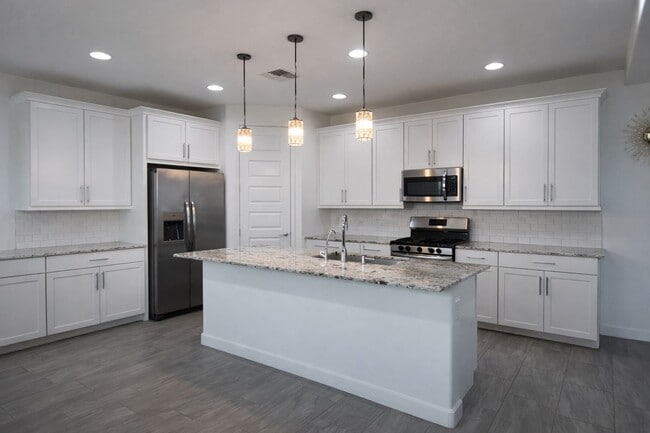 Building Photo - 2353 E Castanets Dr