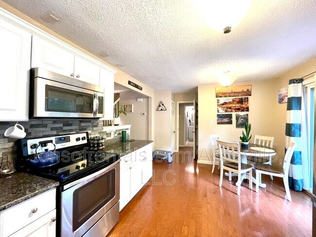 Building Photo - 147 Birch Ln