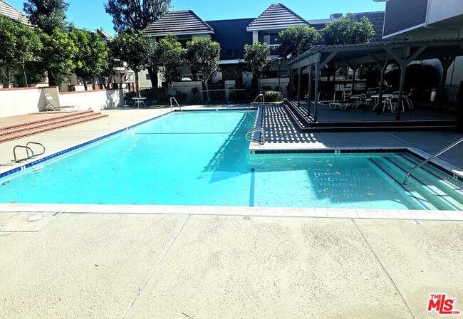 Building Photo - 10201 Mason Ave