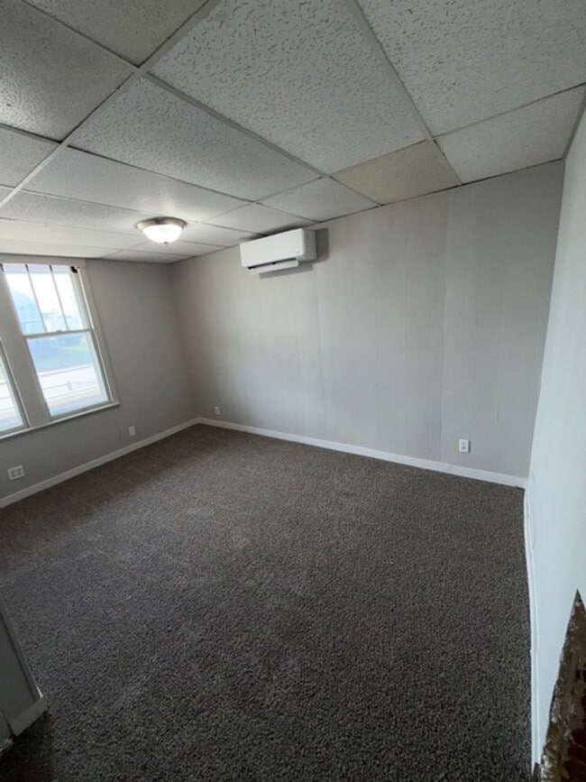 Building Photo - 1411 W Maryland St