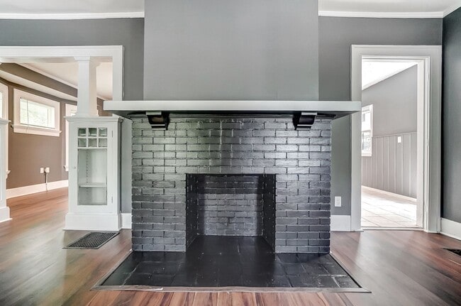 Building Photo - Spacious Three Bedroom in Dayton!