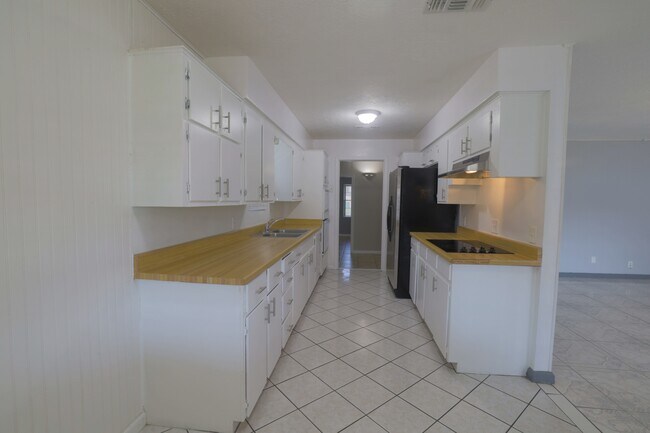 Building Photo - 3118 Flamborough Dr
