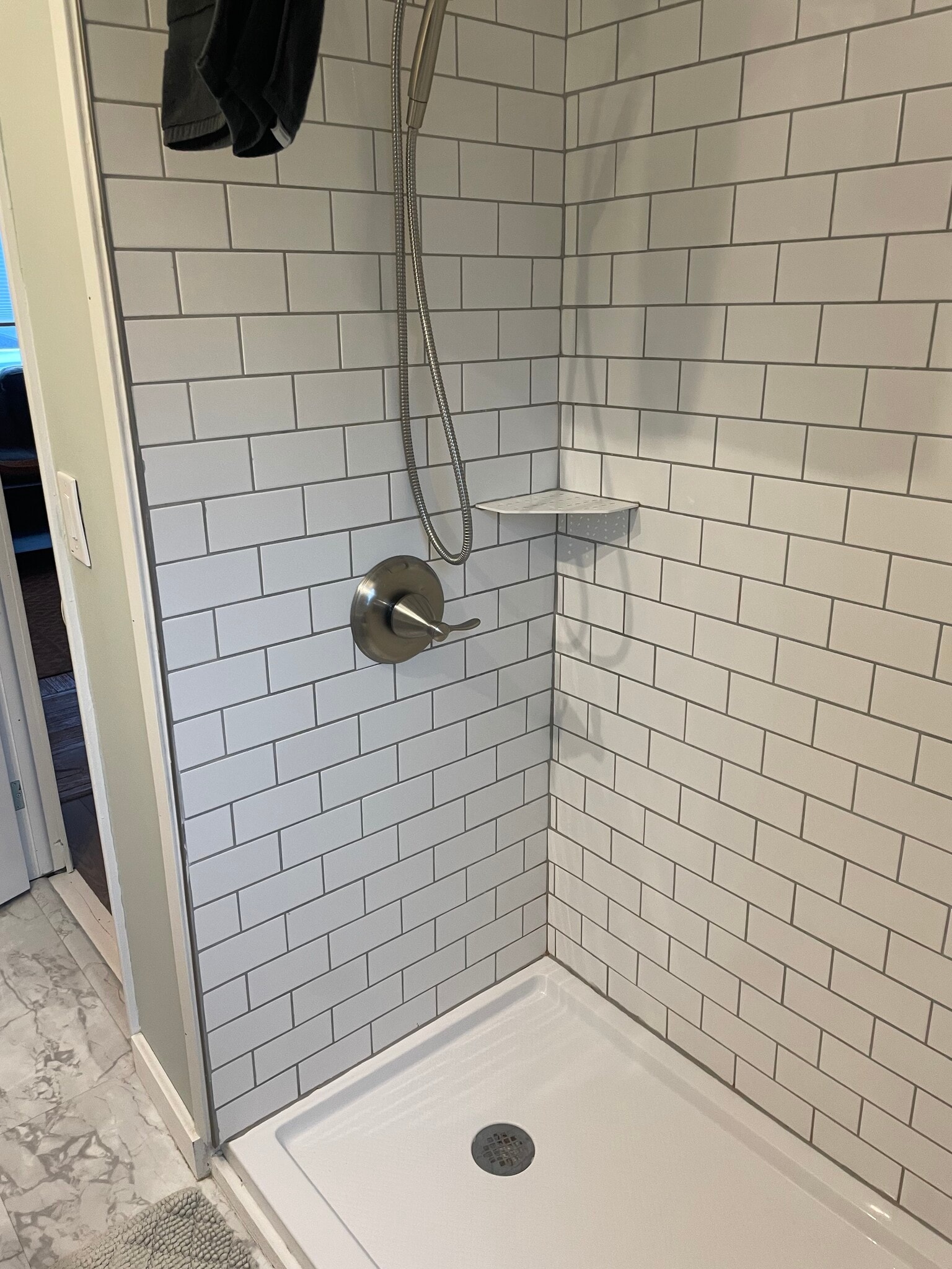 Large walk in shower - 514 Bridge St