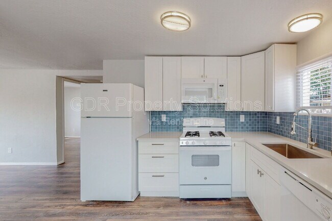 Building Photo - 1717 Griegos Rd NW