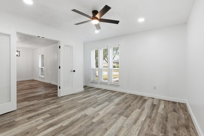 Building Photo - 2906 Colonial Dr