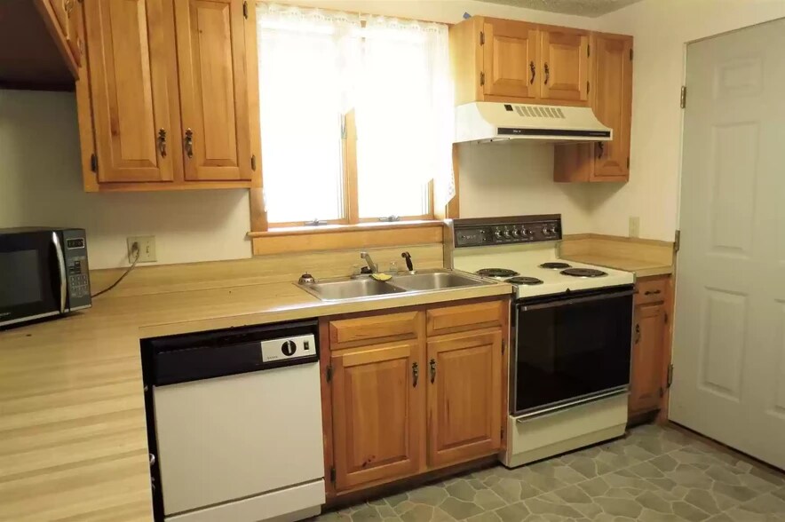 Building Photo - 20 Northfield Dr