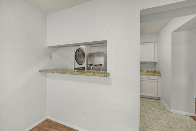 Building Photo - 2277 S Kirkwood Rd