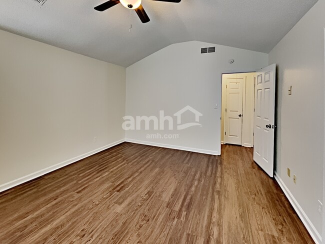 Building Photo - 341 Brookside Dr