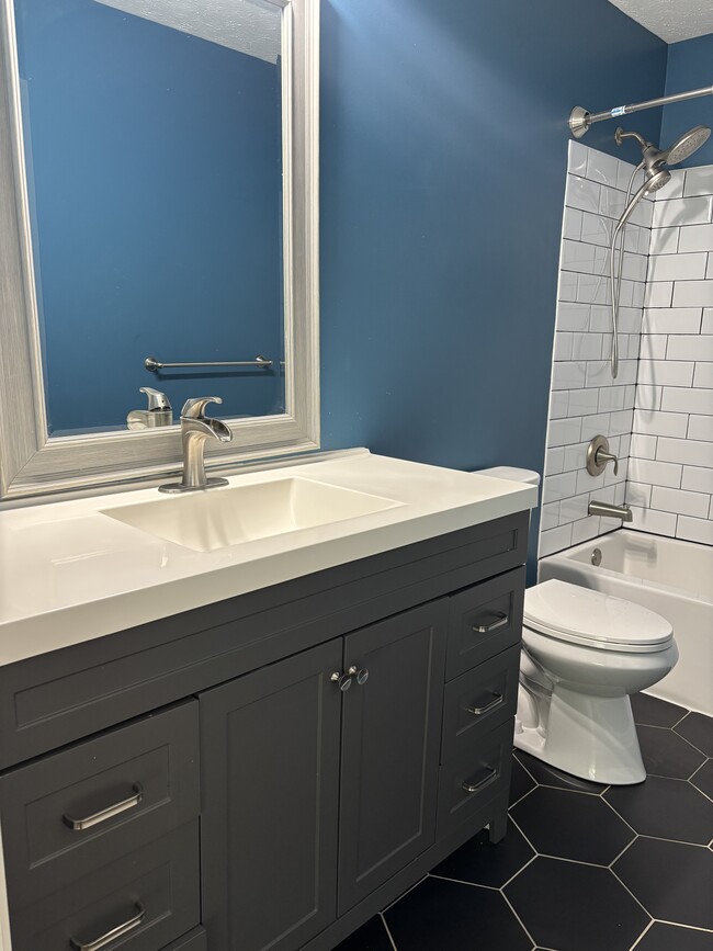 Building Photo - 5895 Mill Oak Dr