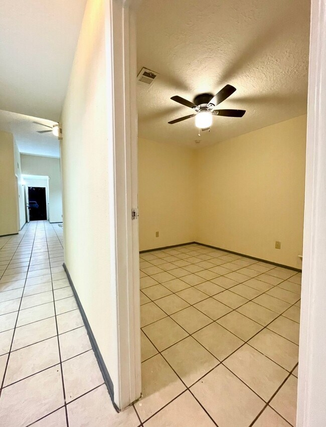 Building Photo - 5204 Beaverbrook Dr