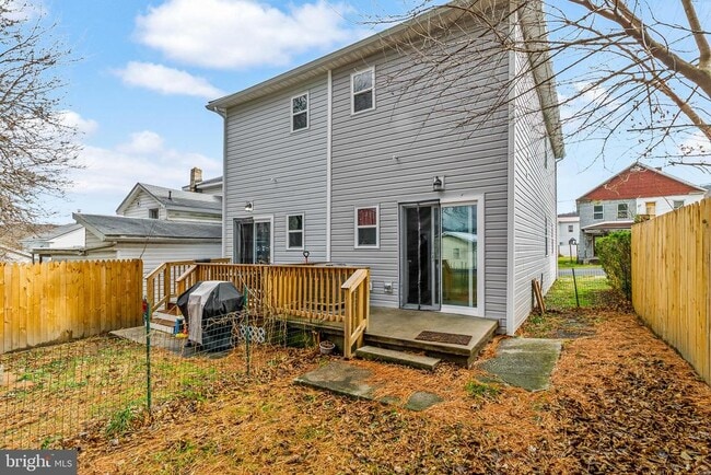 Building Photo - 28 B St