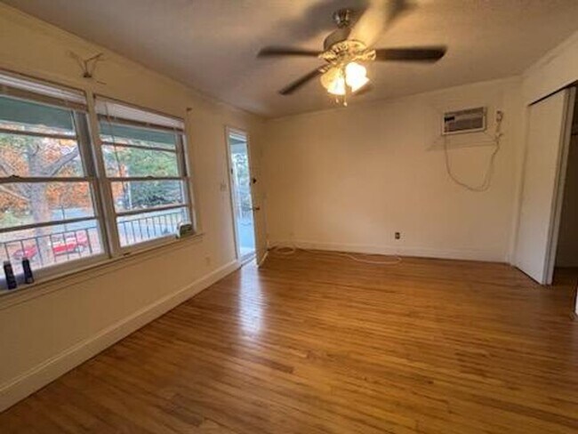 Building Photo - One Bedroom Apartment in the Grid