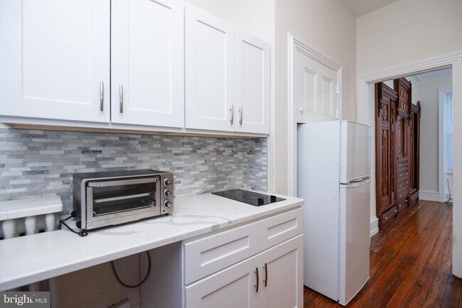 Building Photo - 932 N 5th St