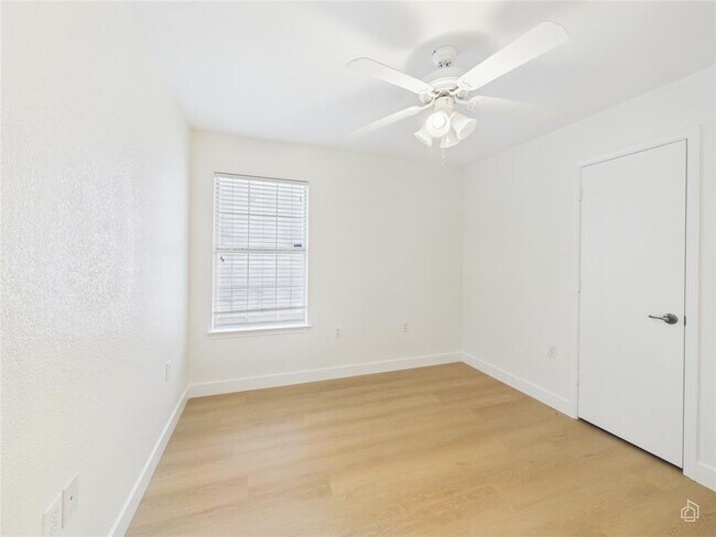 Building Photo - 6824 Walkup Ln