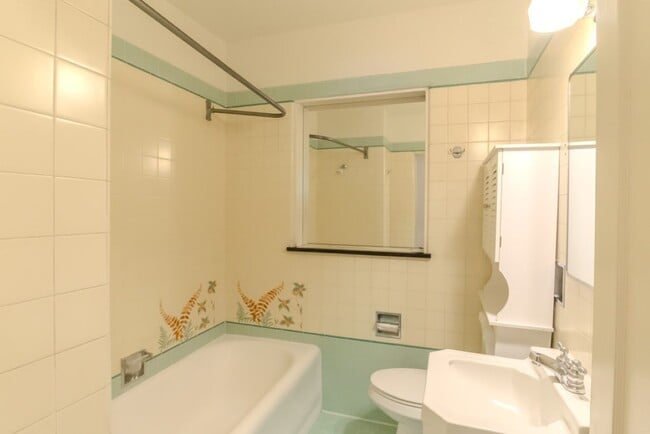 Building Photo - 4Bd/2.75Ba Seattle House