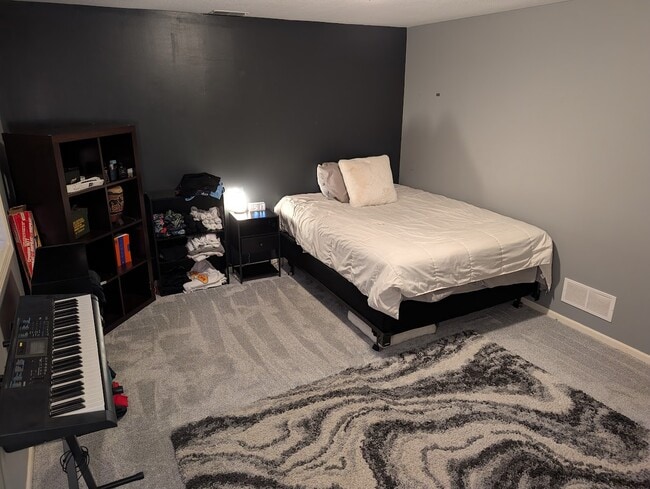 Building Photo - 206 W 78th St