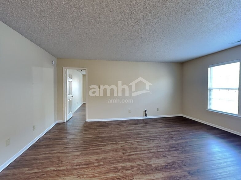Building Photo - 12859 Old Glory Dr