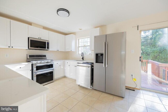 Building Photo - 12866 Hyannis Ln