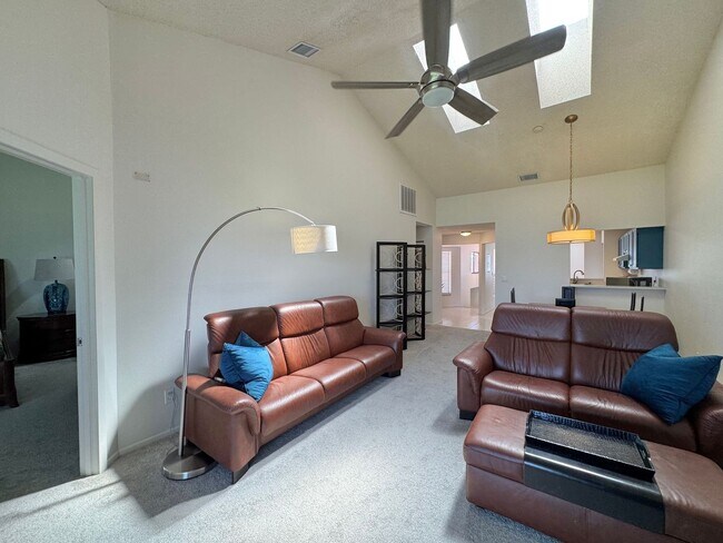 Building Photo - Winterset Condo with Gorgeous Sunset Views!