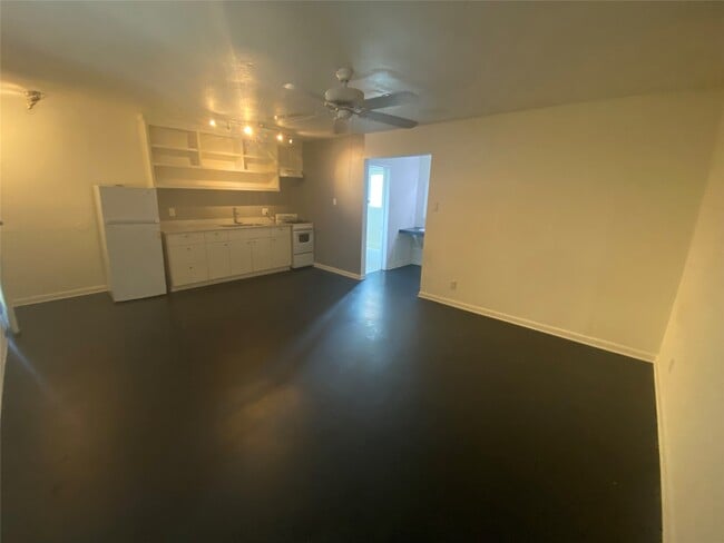 Building Photo - 219 W Alabama St