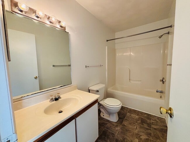 Building Photo - 1401 Christine Ct