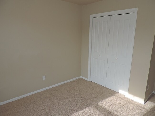 Building Photo - $1,950 | 3 Bedroom, 2.5 Bathroom Town Home | Pet Friendly* | Available for August 1st, 2026 Move In!