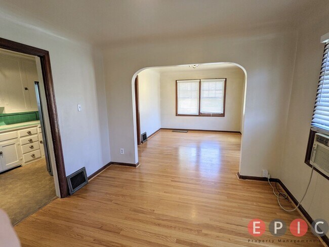 Building Photo - 237