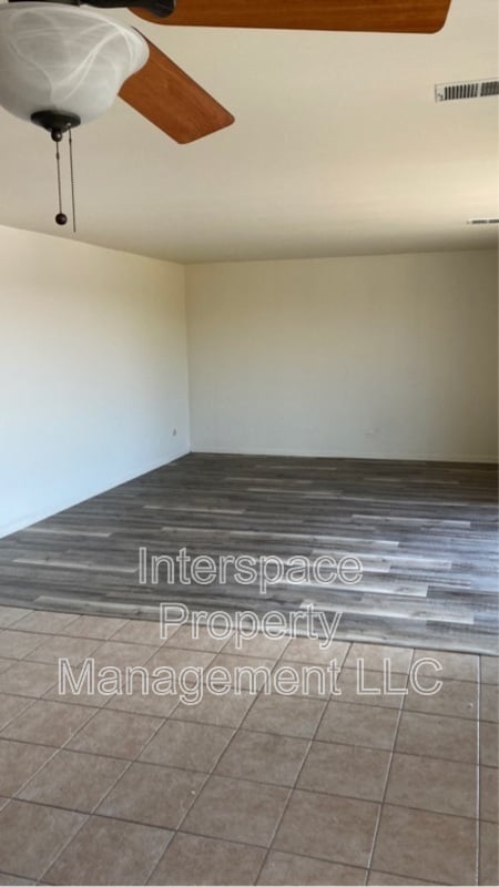 Building Photo - 9937 S Cicero Ave