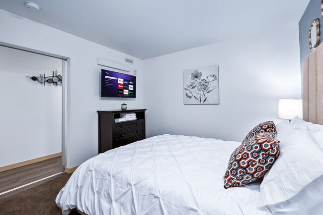 Building Photo - 1715 S McClellan St