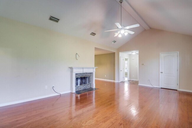 Building Photo - 17259 Moran Rd