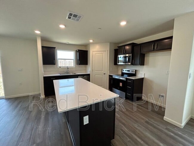 Building Photo - 38 River Oak Ct