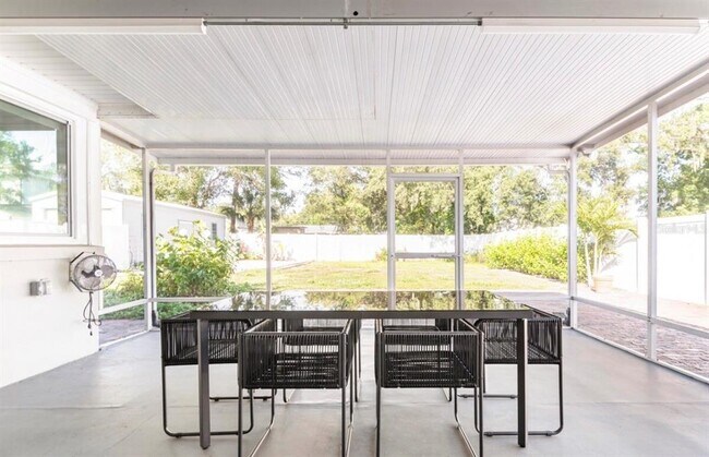 Building Photo - 1205 W Adalee St