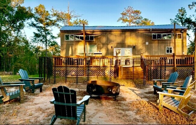 Building Photo - 373 Saddle Surrey Rd