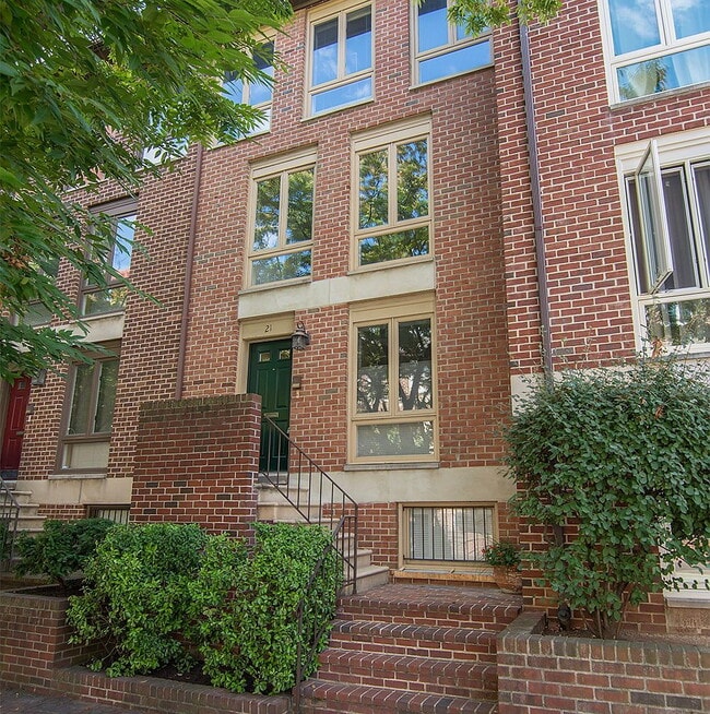 Building Photo - 21 W Lee St