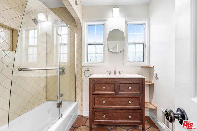 Building Photo - 2315 Cochran Ave