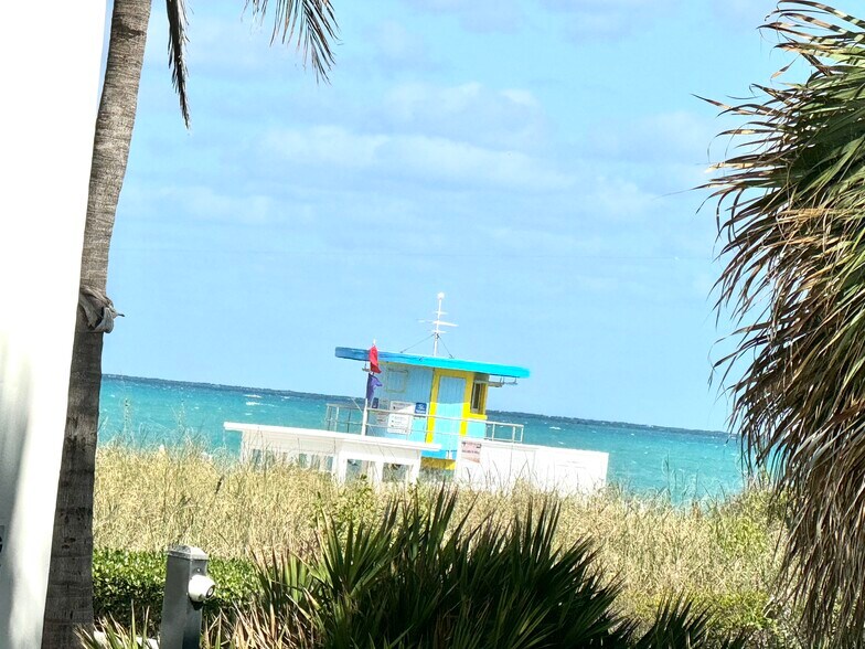 Building Photo - 1621 Collins Ave