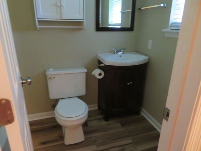 Building Photo - 2 BR 2 BA Duplex