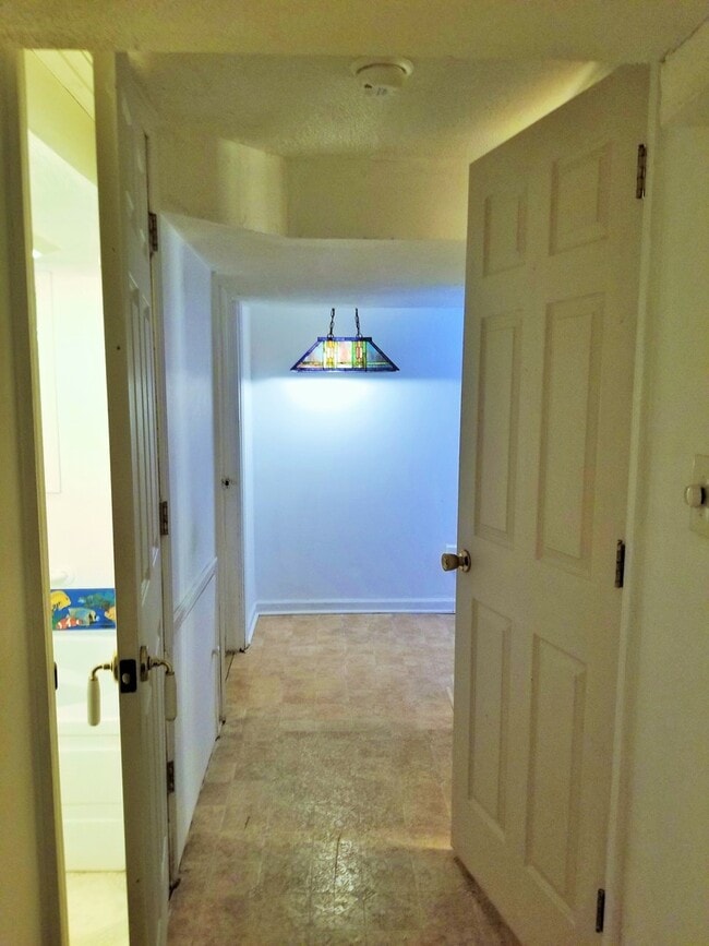 Building Photo - FRESH Paint!  Sprawling, Hurstbourne Ranch with Basement!  3 Bedrooms, 3 Full Baths, Hardwood Flo...