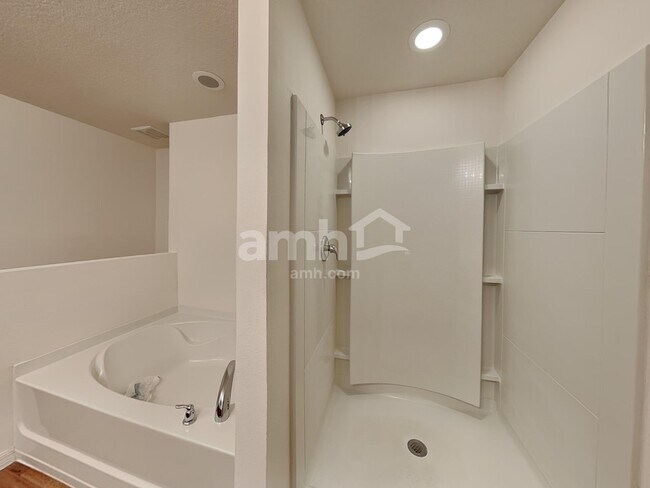 Building Photo - 733 Chatham Walk