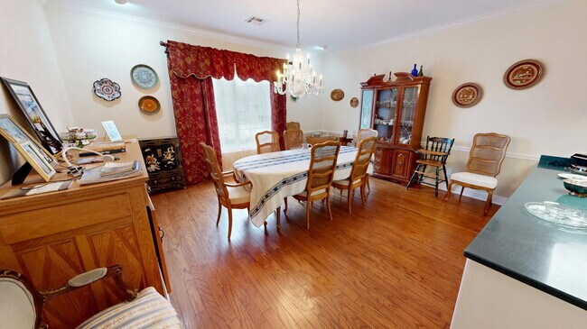 Building Photo - 904 Belle Arbes St