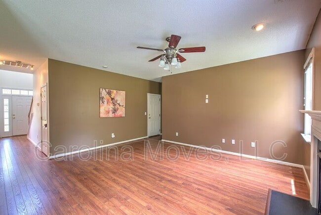Building Photo - 140 Rounded Wing Dr