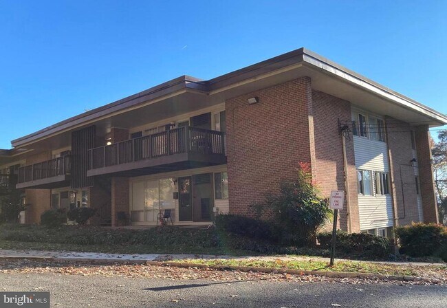 Building Photo - 170 Talbott St