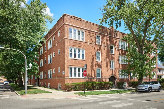 Building Photo - 7209 N Damen Ave