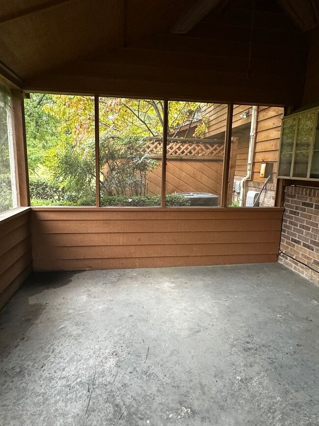 Building Photo - 2 Bedroom/2.5 Bath in Lyn Mar Downs